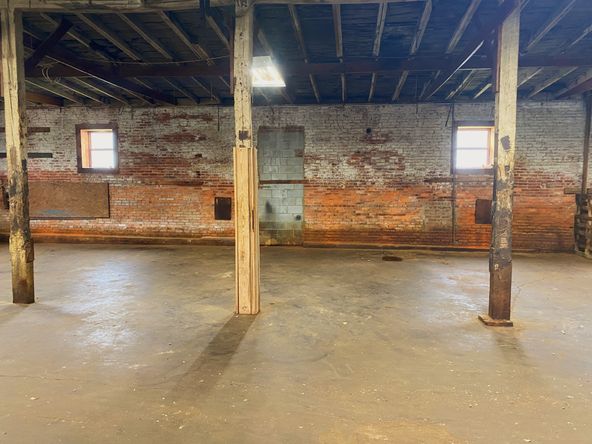 Maysville: 530 Sims St, Maysville, GA 30558